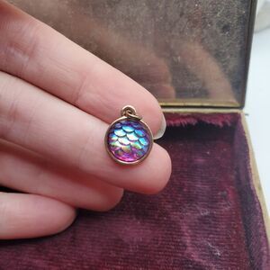 Rainbow scale necklace‎ pendant